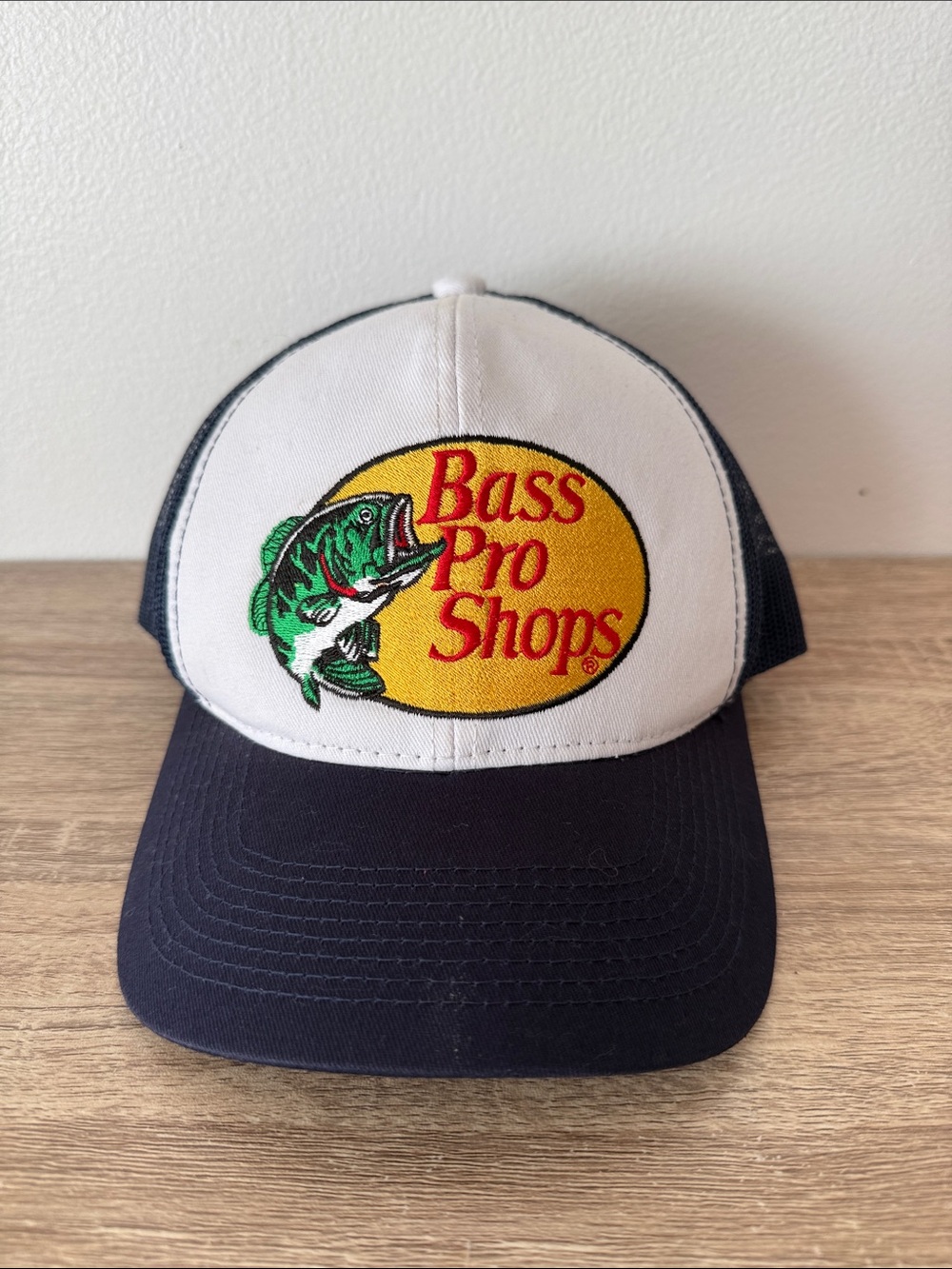 Preowned Adult Embroidered White And Navy Bass Pro Shops Snap Back Hat